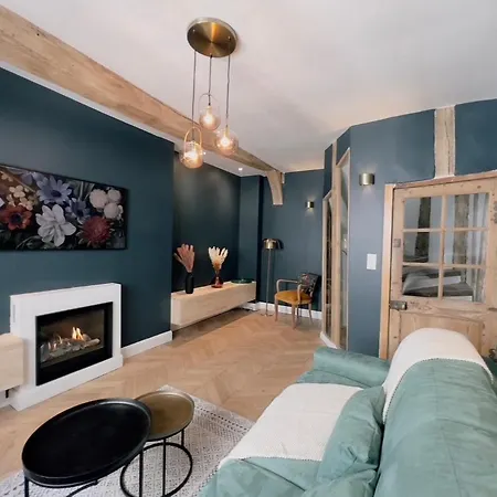 Holiday home Piscine Chauffee, Centre, Maison Atypique