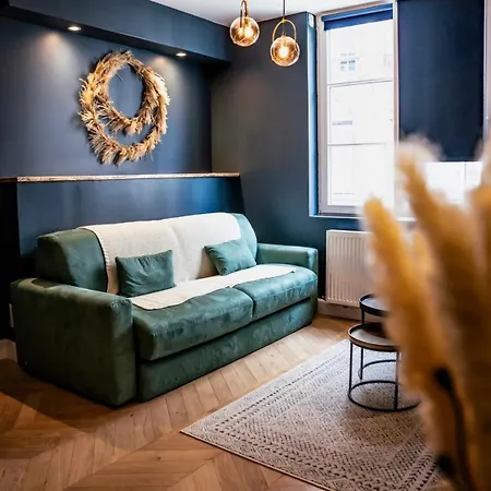 Holiday home Piscine Chauffee, Centre, Maison Atypique